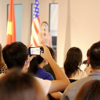 Chào mừng Lãnh sự quán Mỹ đến cơ sở Broward Vietnam